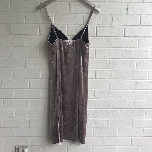 Band of Gypsies Haiden Crushed Velvet Dress - Picture 7 of 8